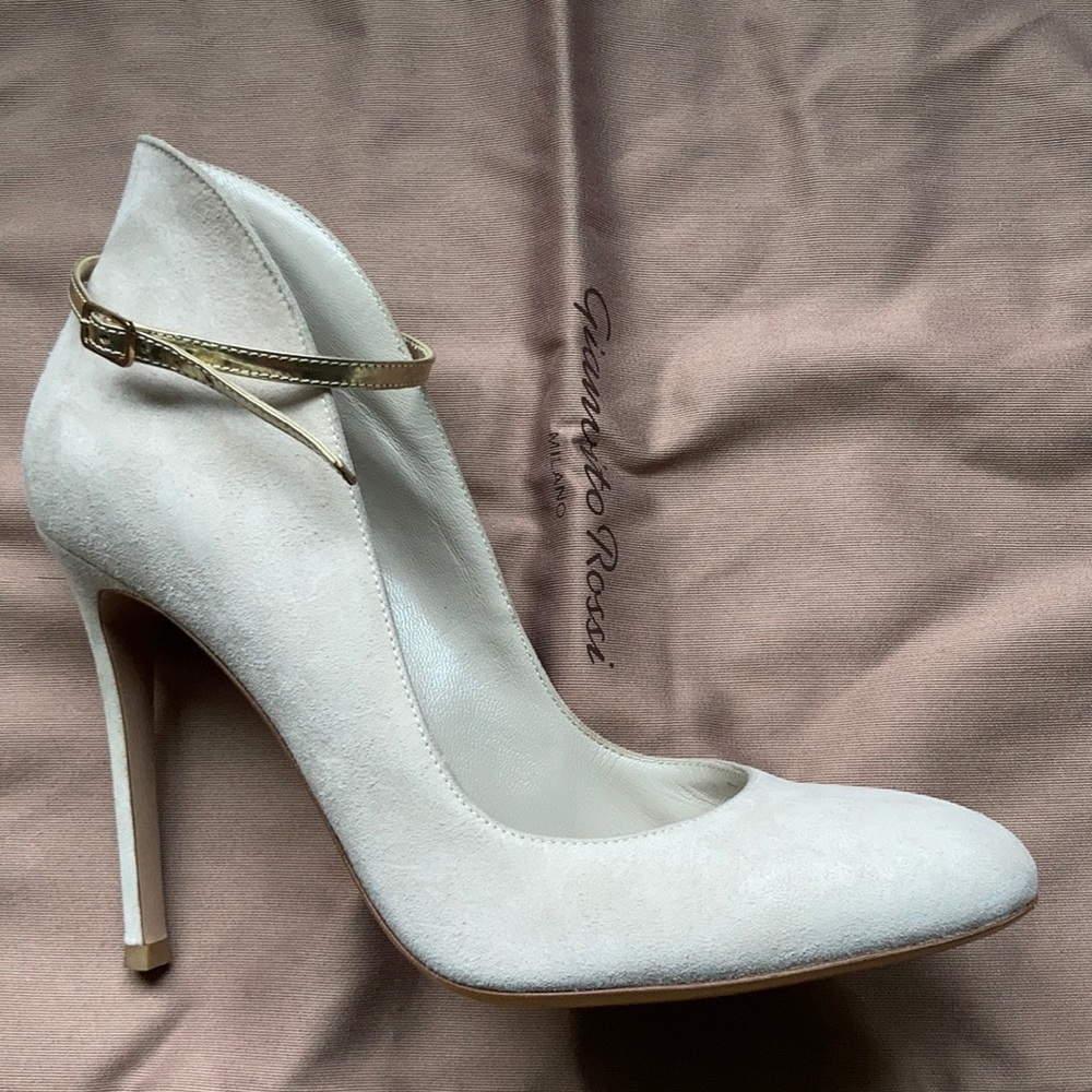 Gianvito Rossi round toe Vamp pump